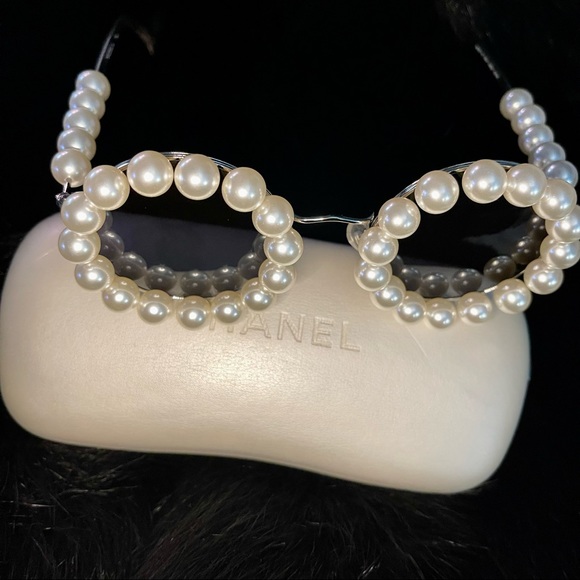 Chanel Vintage Runway Pearls Spring Summer 1994 Sunglasses Made In Italy - Picture 3 of 16